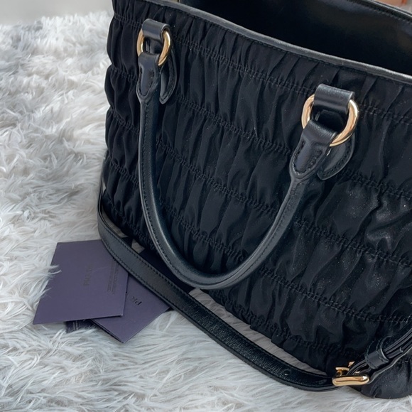 PRADA tote - Picture 3 of 7